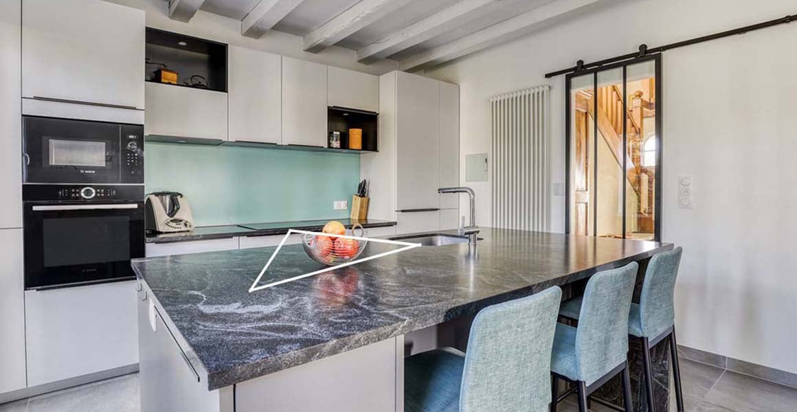 Plaque de cuisson et évier sur îlot central : ce qu'il faut savoir